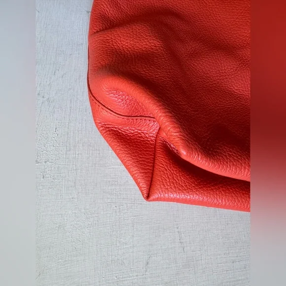 Cuyana Classic Easy Tote in RIOJA Pebbled Leather - Picture 9 of 13